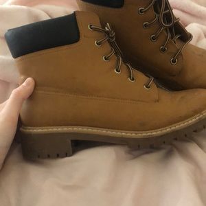 Very comfortable boots!